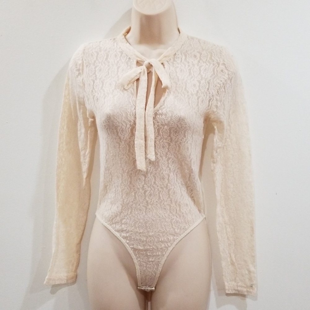Forever 21 off white lace floral bodysuit